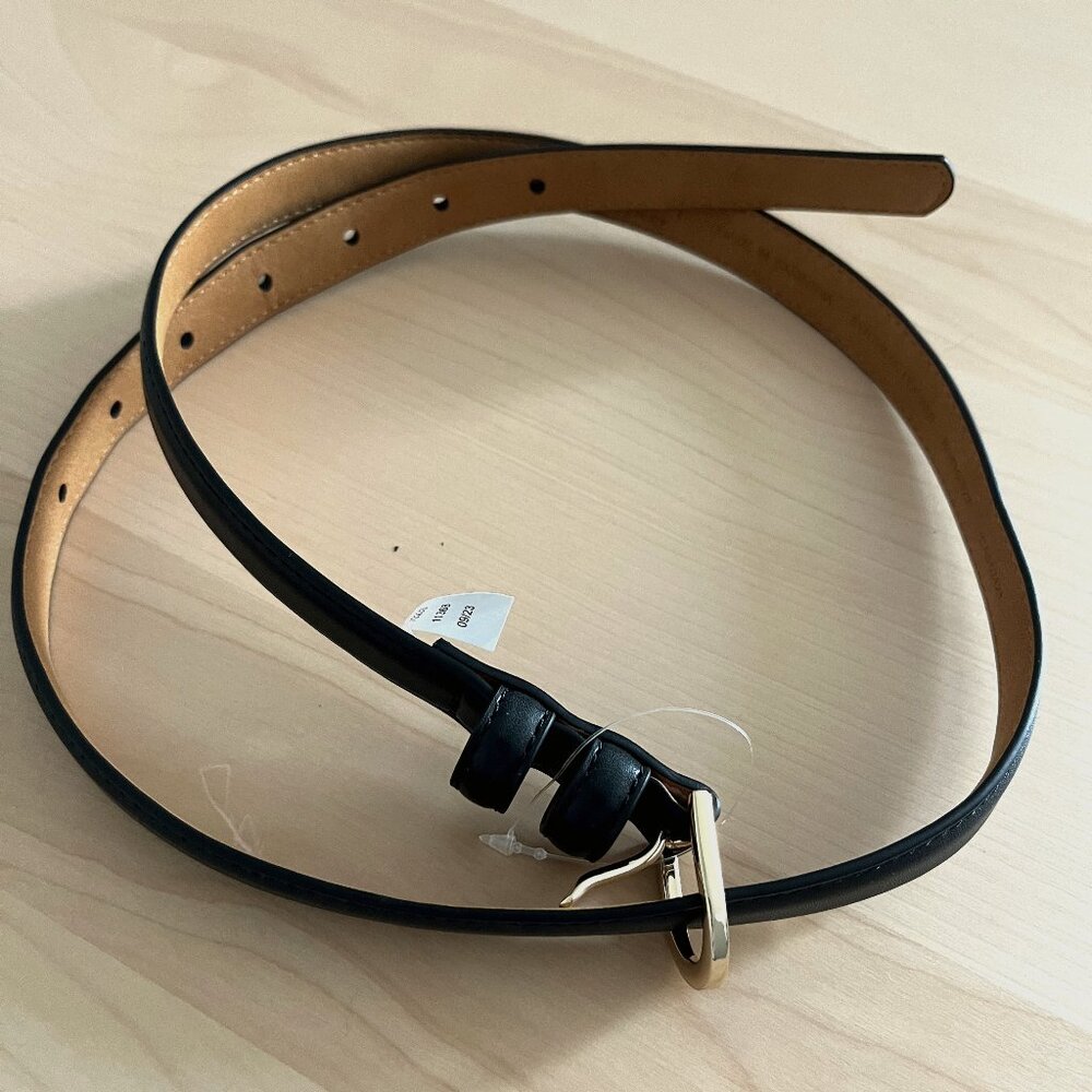 NWOT Skinny Leather Belt